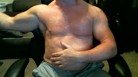 Snapshot of fitguy40 chatting on January 2, 4:20 am fitguy40 online show from January 2, 4:20 am