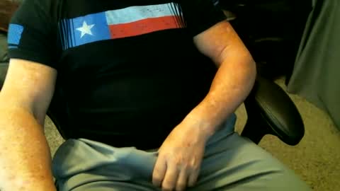 Snapshot of fitguy40 chatting on February 6, 6:13 pm fitguy40 online show from February 6, 6:13 pm