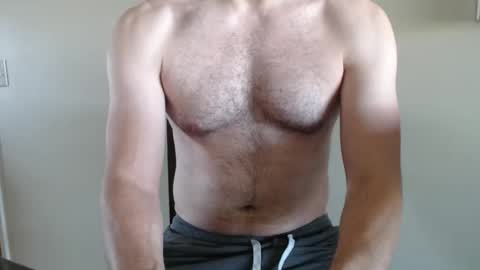 fithubby80 online show from October 31, 4:08 pm