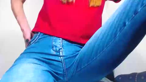 Snapshot of flacats23cm chatting on December 28, 10:23 pm flats23cm online show from December 28, 10:23 pm