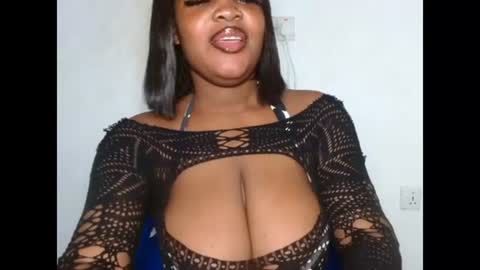 Snapshot of flasher_bigboobs chatting on June 28, 4:18 am flasher_bigboobs online show from June 28, 4:18 am