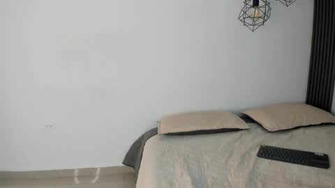 Snapshot of flavia_cruz chatting on April 6, 1:34 pm Flavia online show from April 6, 1:34 pm