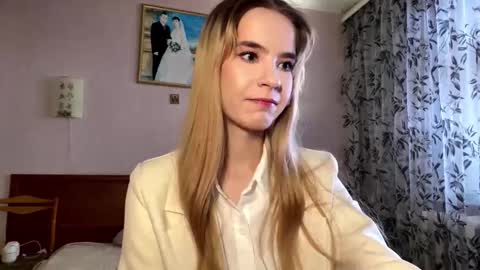 Mary online show from February 12, 9:26 am