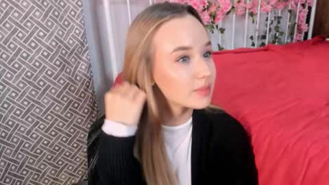 Amina online show from November 17, 1:06 pm