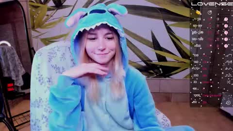 FlexiMona online show from October 19, 8:37 am