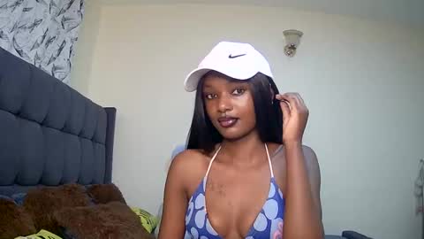 Snapshot of flirtyy_sheery chatting on December 21, 5:25 am sheery online show from December 21, 5:25 am