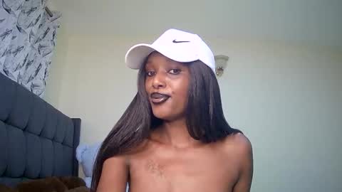 Snapshot of flirtyy_sheery chatting on December 24, 12:33 pm sheery online show from December 24, 12:33 pm