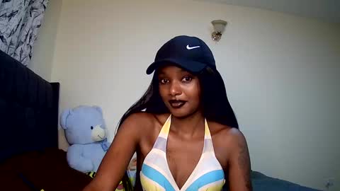 Snapshot of flirtyy_sheery chatting on January 19, 12:38 am sheery online show from January 19, 12:38 am