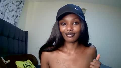 Snapshot of flirtyy_sheery chatting on January 22, 8:18 am sheery online show from January 22, 8:18 am