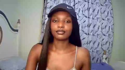 Snapshot of flirtyy_sheery chatting on March 11, 12:00 am sheery online show from March 11, 12:00 am