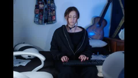 flor3citarockera online show from May 2, 6:13 pm