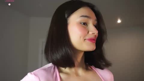 Snapshot of floralmuse chatting on October 24, 4:09 am Viola online show from October 24, 4:09 am