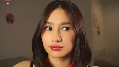 Snapshot of floralmuse chatting on November 5, 4:34 am Viola online show from November 5, 4:34 am