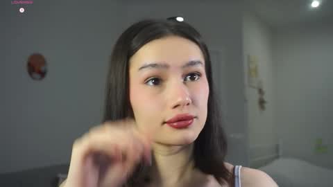 Snapshot of floralmuse chatting on November 18, 5:12 am Viola online show from November 18, 5:12 am