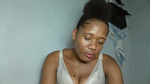 Snapshot of florencia011 chatting on January 22, 11:45 am florencia011 online show from January 22, 11:45 am