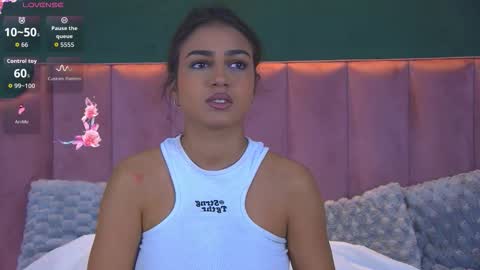 Snapshot of florentina2004 chatting on October 28, 5:22 am Vanessa online show from October 28, 5:22 am