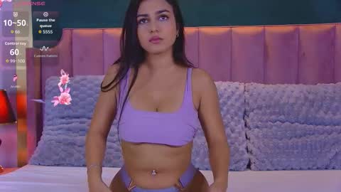 Snapshot of florentina2004 chatting on October 29, 5:53 am Vanessa online show from October 29, 5:53 am