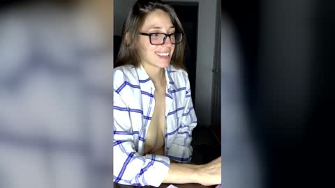 floresfiona online show from June 5, 3:24 am