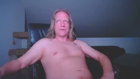 Snapshot of floridacat017 chatting on February 17, 3:36 am Double-D online show from February 17, 3:36 am