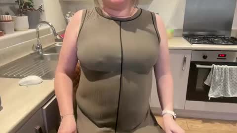 Snapshot of flossyishot chatting on April 4, 8:39 pm flossyishot online show from April 4, 8:39 pm