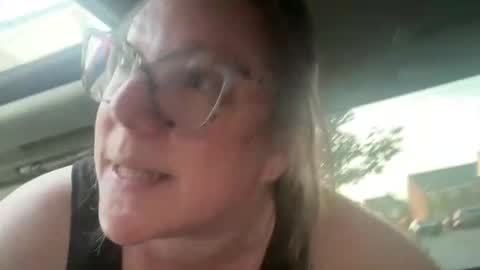 Snapshot of flossyishot chatting on May 23, 7:18 pm flossyishot online show from May 23, 7:18 pm
