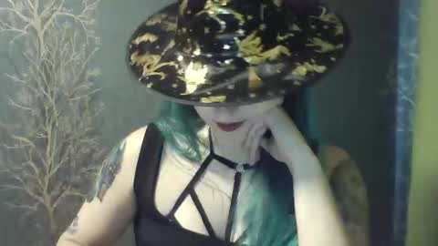 Snapshot of flower_bluee chatting on October 30, 9:55 am Ambika 3 online show from October 30, 9:55 am