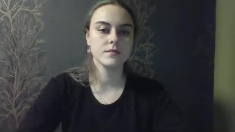 Snapshot of flower_bluee chatting on December 19, 1:51 pm Ambika 3 online show from December 19, 1:51 pm