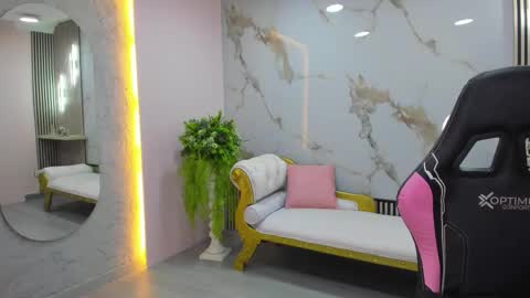 Snapshot of flower_dulce chatting on October 31, 10:49 am Dulce online show from October 31, 10:49 am