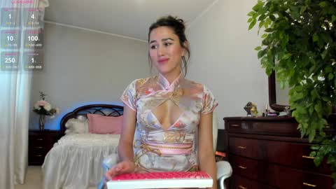 Snapshot of flower_nicole chatting on December 3, 5:53 am Nicole online show from December 3, 5:53 am