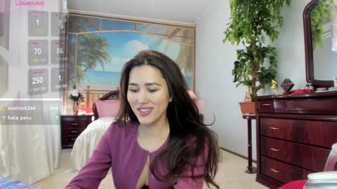 Snapshot of flower_nicole chatting on February 12, 4:01 am Nicole online show from February 12, 4:01 am