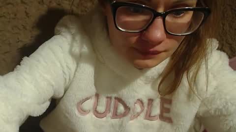 Snapshot of flowercandydoll chatting on December 18, 10:57 pm say meow and send tip  online show from December 18, 10:57 pm