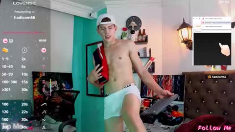 Snapshot of flowers109 chatting on November 11, 11:16 pm flowers109 online show from November 11, 11:16 pm