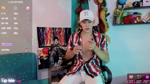 Snapshot of flowers109 chatting on December 13, 11:32 pm flowers109 online show from December 13, 11:32 pm