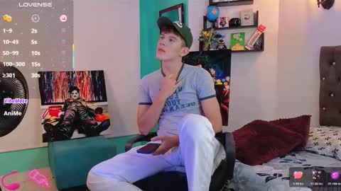 Snapshot of flowers109 chatting on February 5, 11:42 pm flowers109 online show from February 5, 11:42 pm