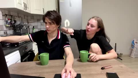 flowerscouple online show from February 11, 10:15 pm