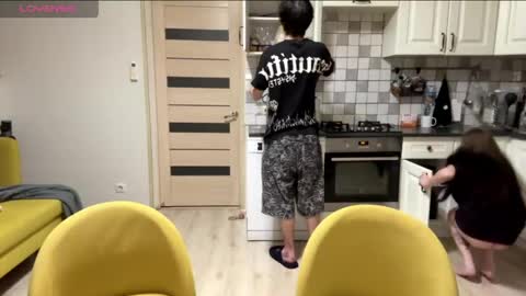 flowerscouple online show from May 3, 10:05 pm