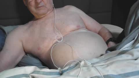 Snapshot of flshowman chatting on February 12, 1:30 am FLshowman online show from February 12, 1:30 am