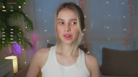 Snapshot of fluffy_angel chatting on January 11, 7:49 am Adeline online show from January 11, 7:49 am