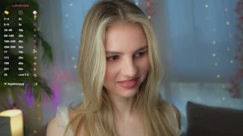 Snapshot of fluffy_angel chatting on January 26, 7:53 am Adeline online show from January 26, 7:53 am