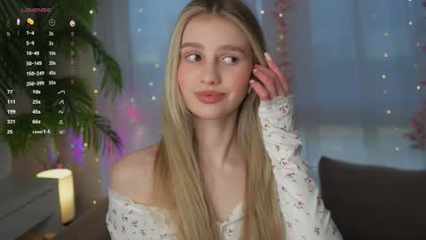 Snapshot of fluffy_angel chatting on February 3, 11:20 am Adeline online show from February 3, 11:20 am