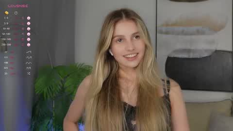 Snapshot of fluffy_angel chatting on September 21, 3:46 pm Adeline online show from September 21, 3:46 pm
