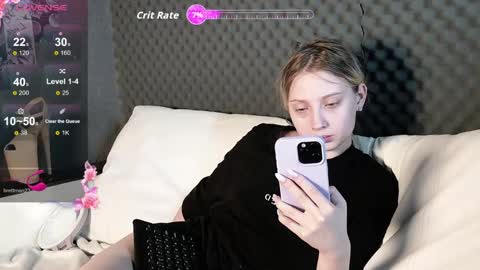 fluffy_cloude online show from May 6, 6:41 am