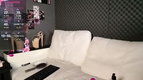 fluffy_cloude online show from May 12, 4:09 am