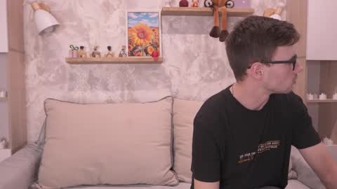 Snapshot of fluffy_hat chatting on December 21, 11:39 am Fluffy and Krut online show from December 21, 11:39 am