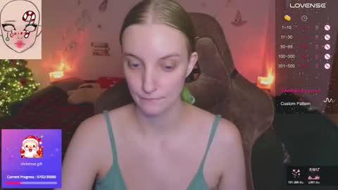 Snapshot of fluffy_muffin3 chatting on December 20, 10:11 am Agatha online show from December 20, 10:11 am