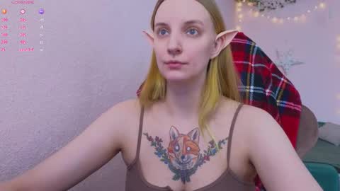 Snapshot of fluffy_muffin3 chatting on February 24, 8:34 am Agatha online show from February 24, 8:34 am