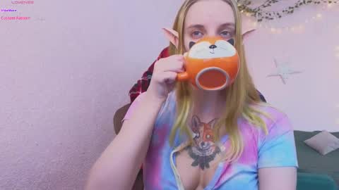 Snapshot of fluffy_muffin3 chatting on February 25, 8:57 am Agatha online show from February 25, 8:57 am