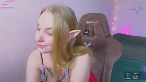 Snapshot of fluffy_muffin3 chatting on March 3, 9:04 am Agatha online show from March 3, 9:04 am