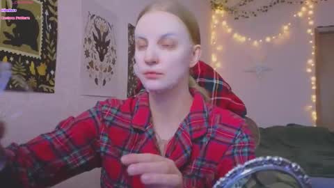 Snapshot of fluffy_muffin3 chatting on March 19, 8:51 am Agatha online show from March 19, 8:51 am