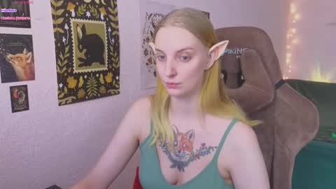 Snapshot of fluffy_muffin3 chatting on March 25, 9:48 am Agatha online show from March 25, 9:48 am